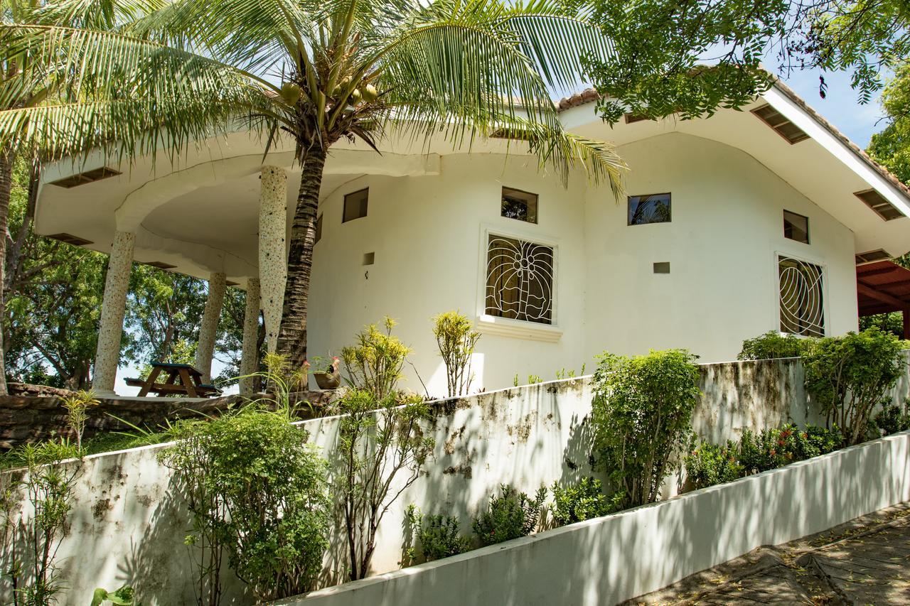 Two Brothers Surf Resort Tola Εξωτερικό φωτογραφία
